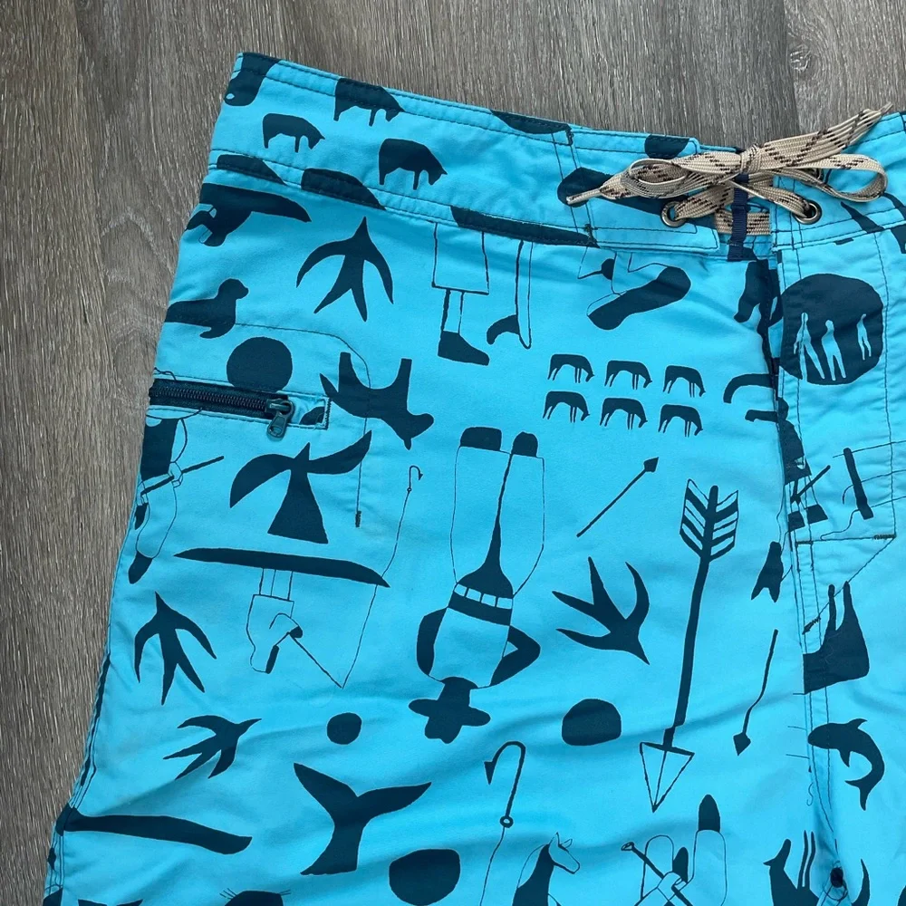 Patagonia Men’s Blue Patterned Wavefarer Swim Board Shorts - Picture 2 of 7